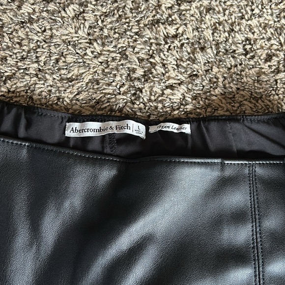 abercrombie and fitch vegan leather skort - Picture 3 of 5
